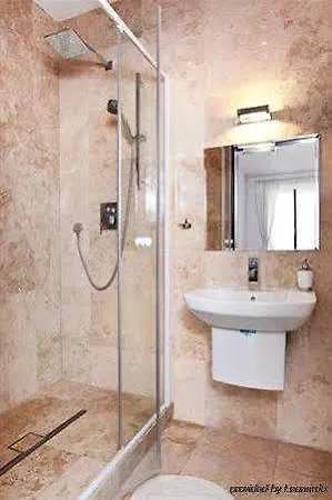 Moderion - Market Square West Daire *